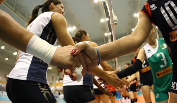 女排在比赛结束后为什么双方要互相握手她们会互说鼓励的话吗