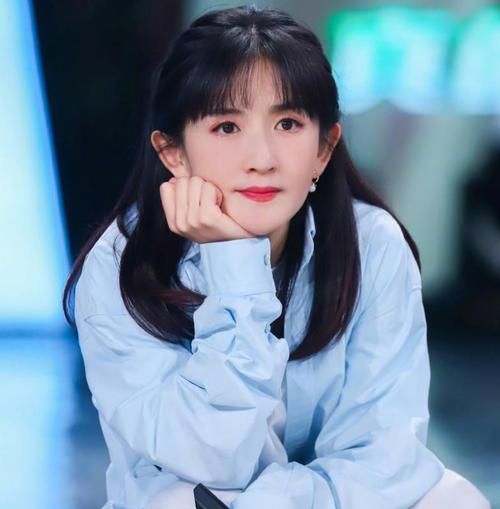 撒贝宁hold全场,曾宝仪落落大方,何炅游刃有余,只有谢娜,全程哈哈大笑