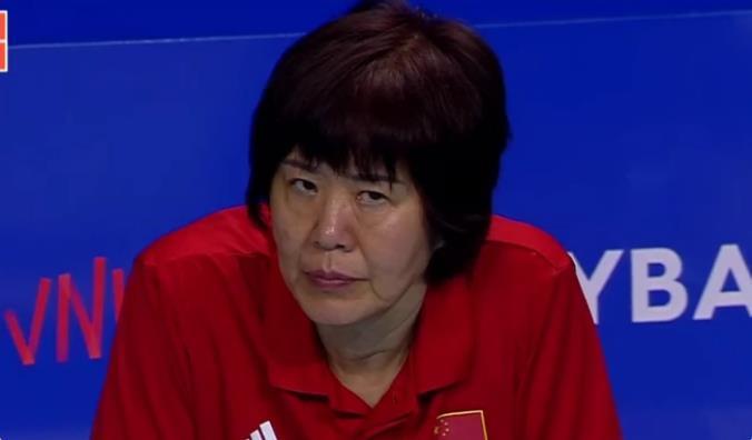 为什么去年世联赛 郎平指导 哭红了眼睛