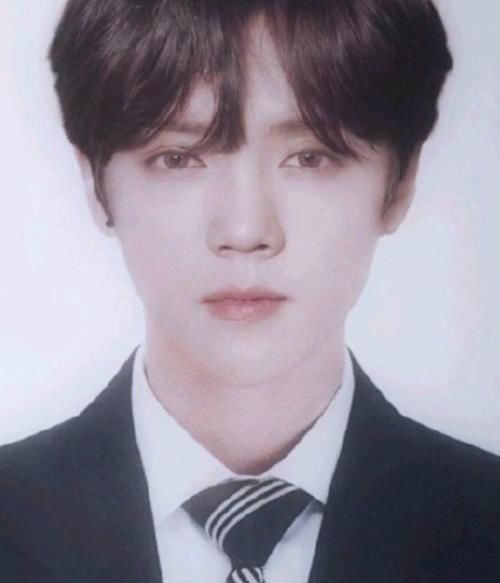 有种颜值考验叫男星证件照鹿晗精致杨洋阳光千玺让人认不出