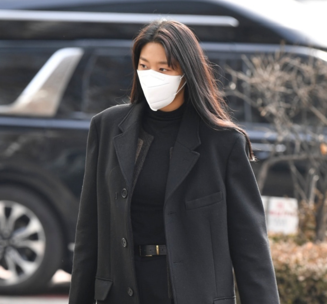 iu,李敏镐,雪炫,柳俊烈,zico,黄灿盛等一众明星均有到场祝福,媒体还拍