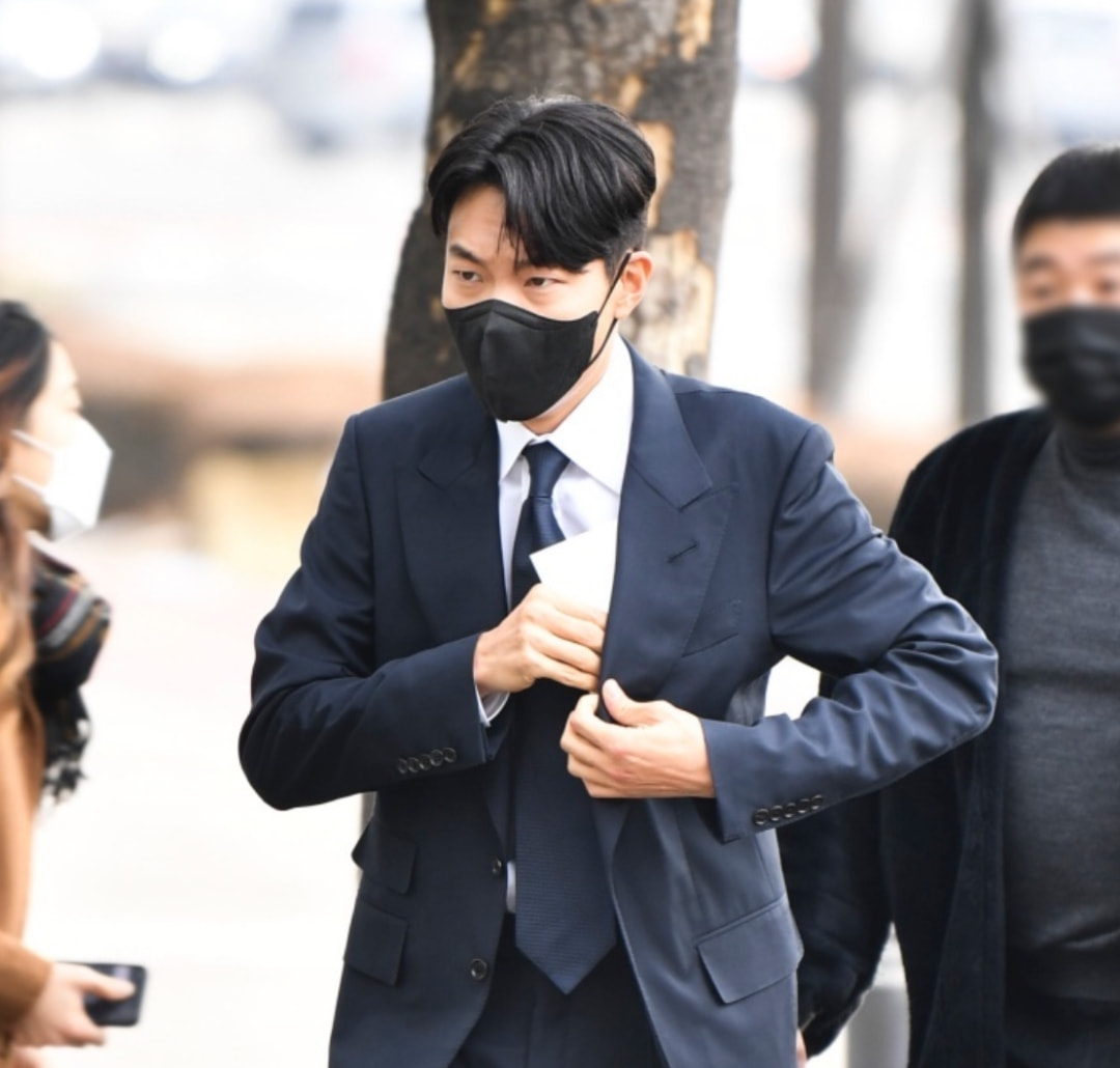 iu,李敏镐,雪炫,柳俊烈,zico,黄灿盛等一众明星均有到场祝福,媒体还拍