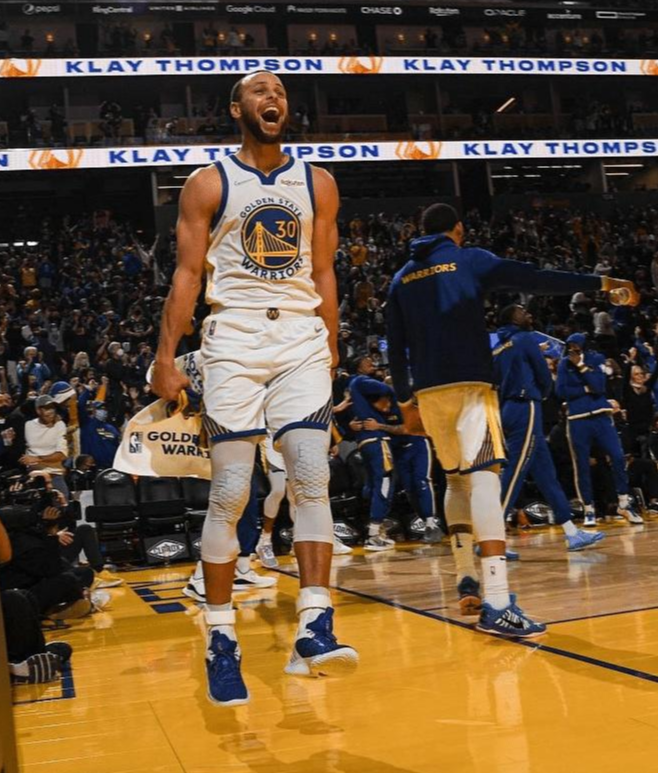 生涯首次,库里打进绝杀球!21中6,维金斯本该执行,却被抢戏休闲区蓝鸢梦想 - Www.slyday.coM 生涯首次,库里打进绝杀球!21中6,维金斯本该执行,却被抢戏休闲区蓝鸢梦想 - Www.slyday.coM