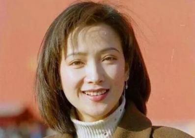 她因漂亮在火车站被发掘，成唯一演遍四大名著的美人，今现状如何休闲区蓝鸢梦想 - Www.slyday.coM