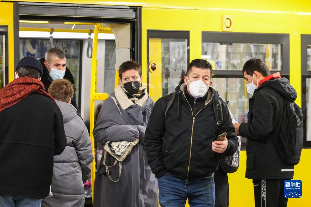 德国新冠7天感染率突破700