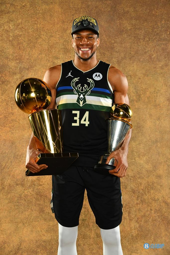 在他的前八个nba赛季中,字母哥入选了五次全明星.