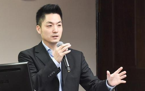 蒋万安透露参选台北市长意向后身世被热议，表示会直面该议题