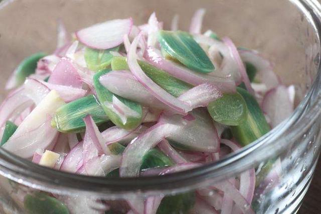 连续吃一个月的洋葱，可以降血脂？今天的答案有点不一样休闲区蓝鸢梦想 - Www.slyday.coM