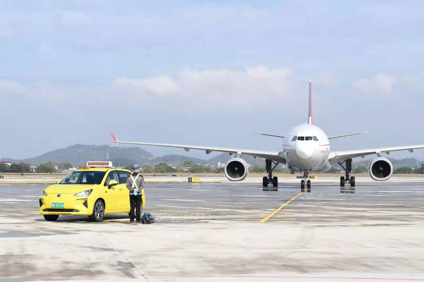 揭阳潮汕机场迎来空客a330宽体客机首飞