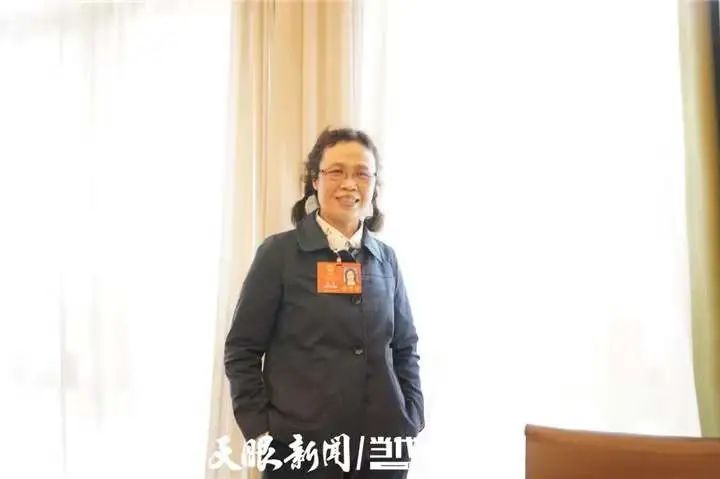省人大代表、贵州师范大学物理与电子科学学院教授石红