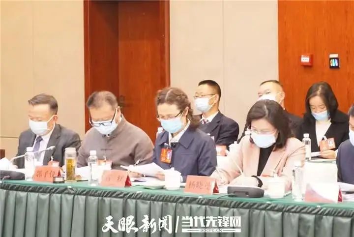 石红在黔东南代表团审议2022年贵州省《政府工作报告》