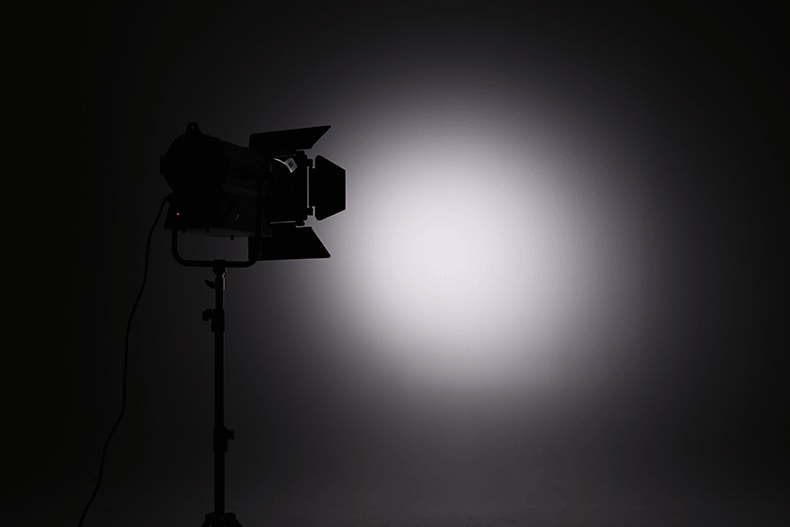 朋友圈里连春节写真都内卷了