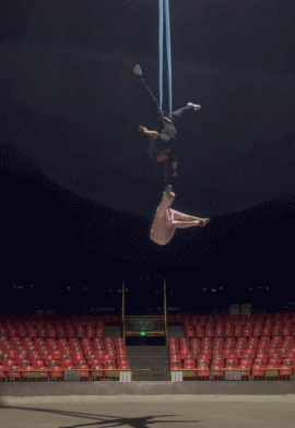 上海地铁内，女子头悬梁荡秋千？本人回应→休闲区蓝鸢梦想 - Www.slyday.coM