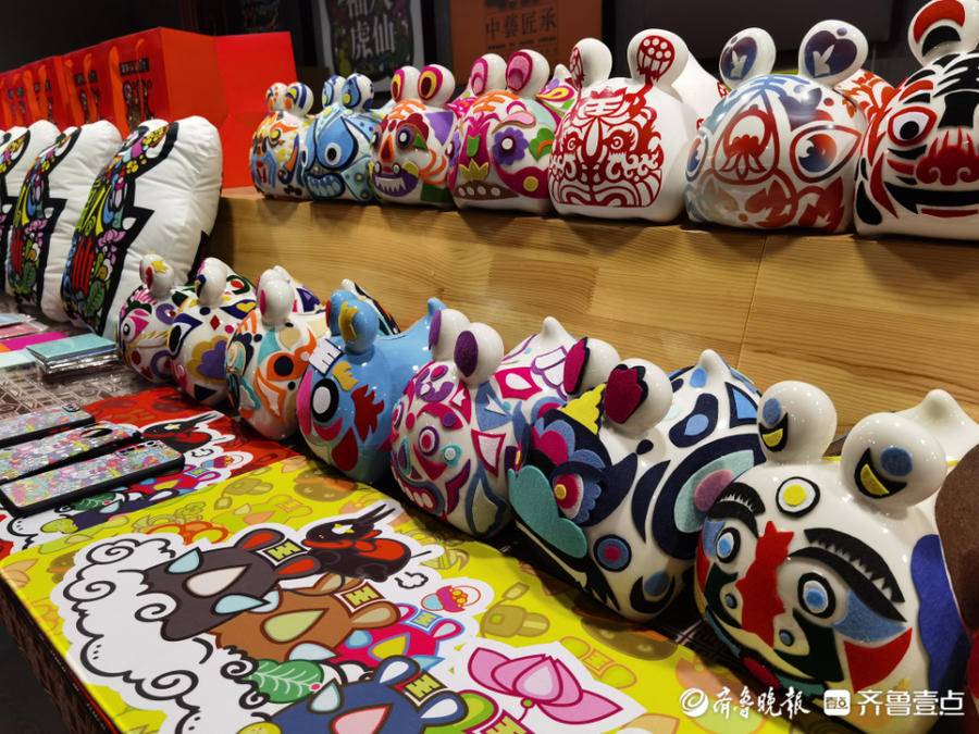 非遗传承人孙双梅,及团队报送的"八仙福虎"一举夺得视觉传达和文创