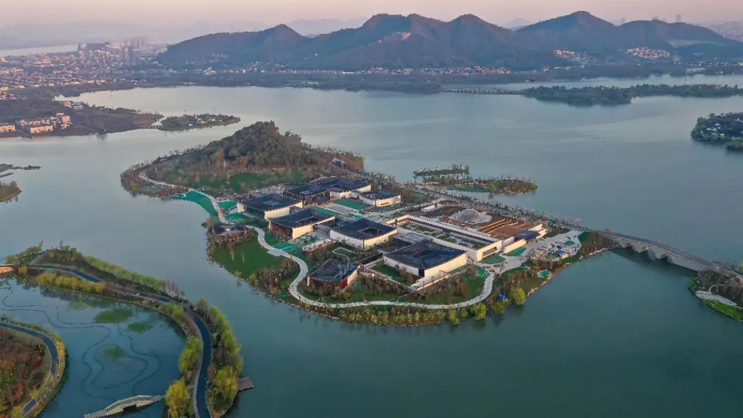 每一帧都是大片！2022杭州风景日历出炉！一整年的假期攻略都帮你做好了休闲区蓝鸢梦想 - Www.slyday.coM