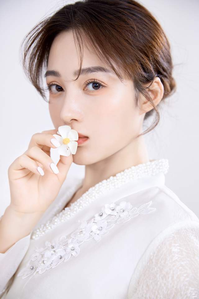 孙嘉璐素颜拍视频网友确定是卸完妆后的状态