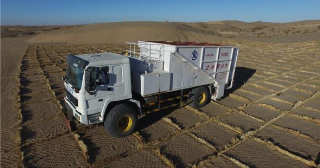 成就,吞沙巨兽每天吞掉40亩沙漠,如何做到的|沙漠|治沙|方格_新浪新闻