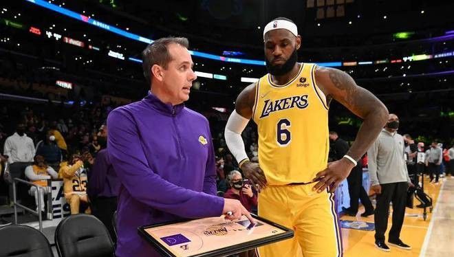 湖人最新战术曝光!沃格尔直言变阵即可夺冠,詹姆斯将交出球权休闲区蓝鸢梦想 - Www.slyday.coM