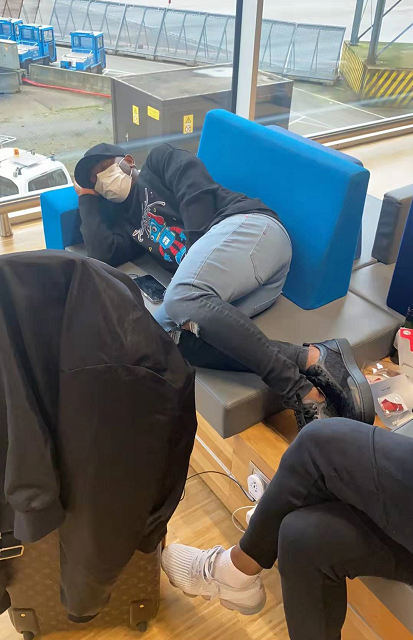 两大归化球员夜宿机场 社媒直接怒喷足协:一点也不尊重我们休闲区蓝鸢梦想 - Www.slyday.coM 两大归化球员夜宿机场 社媒直接怒喷足协:一点也不尊重我们休闲区蓝鸢梦想 - Www.slyday.coM