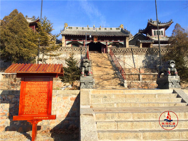 山上寺庙的建筑真的很独特,丹东所有的寺庙感觉大孤山的最有历史感