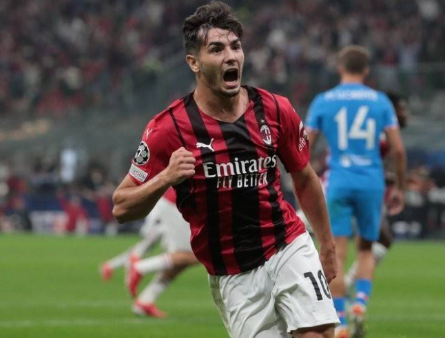 米兰VS尤文首发曝光:后防铁闸回归,西班牙帝星领衔,吉鲁冲锋休闲区蓝鸢梦想 - Www.slyday.coM 米兰VS尤文首发曝光:后防铁闸回归,西班牙帝星领衔,吉鲁冲锋休闲区蓝鸢梦想 - Www.slyday.coM