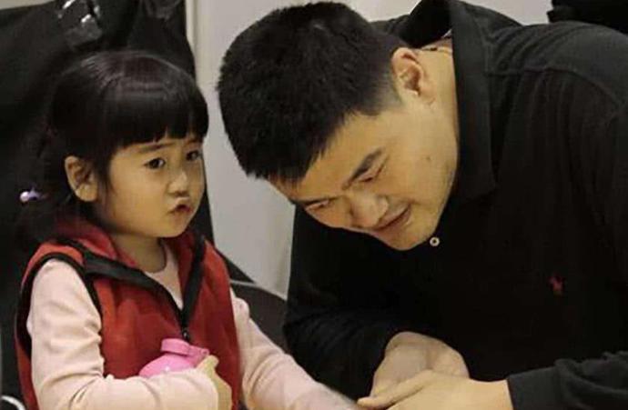 姚明女儿身高已失控活了20年都没有人家9岁高基因太强大了