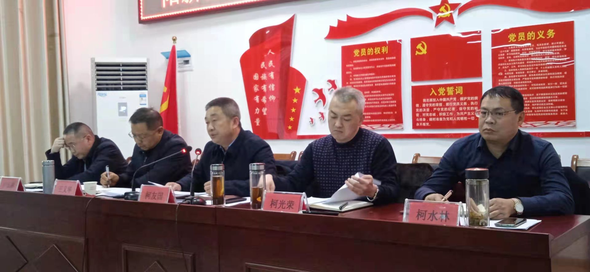 县委常委,常务副县长柯友国,县委常委柯光荣出席会议.