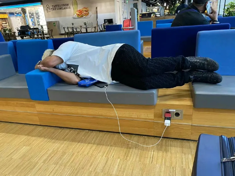 洛国富真是情商掉线了吗?转机等候22小时,公开指责足协不尊重人休闲区蓝鸢梦想 - Www.slyday.coM 洛国富真是情商掉线了吗?转机等候22小时,公开指责足协不尊重人休闲区蓝鸢梦想 - Www.slyday.coM