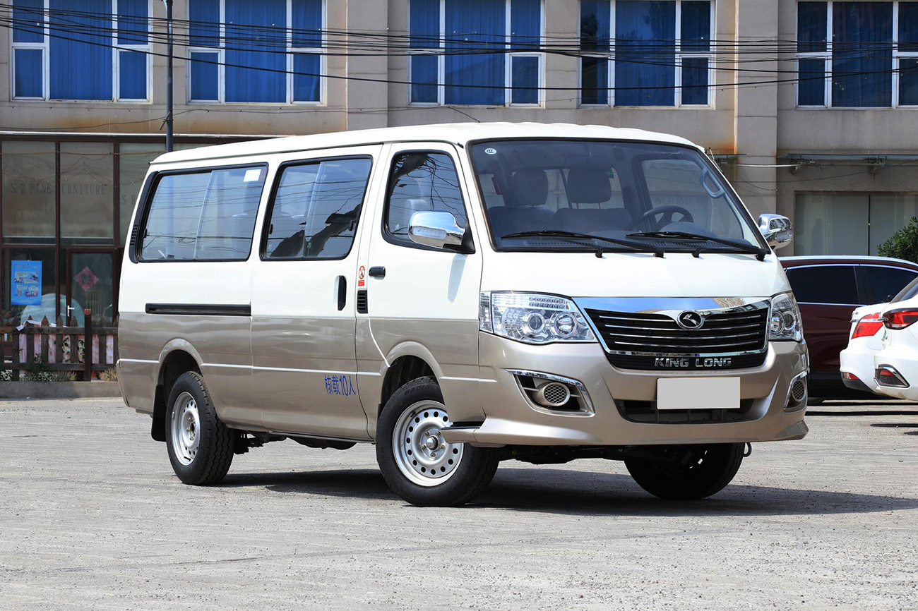 厦门金龙版金杯海狮侧滑门10座搭载18l五菱动力