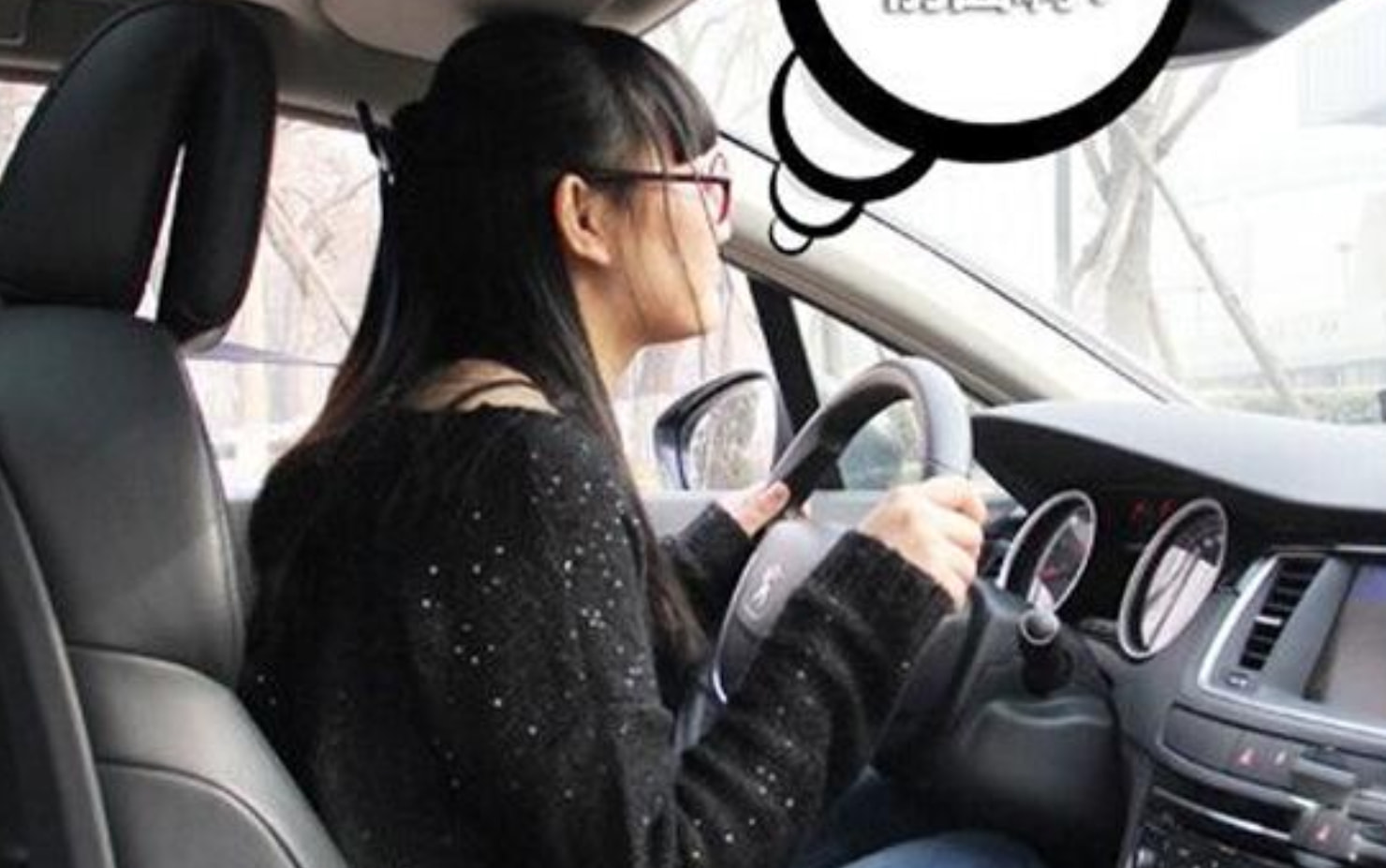 新手上路超紧张定制实习标志贴在车上看清内容法拉利躲着走