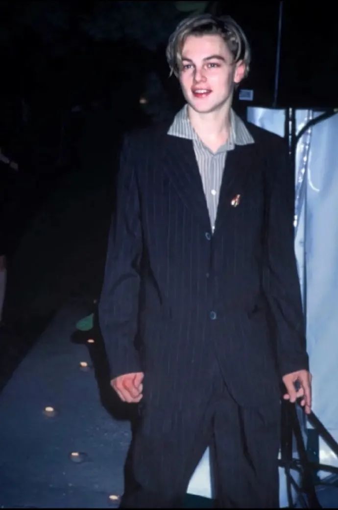 手拉手一起中年发福，这对地表颜值最强cp是商量好的么？休闲区蓝鸢梦想 - Www.slyday.coM