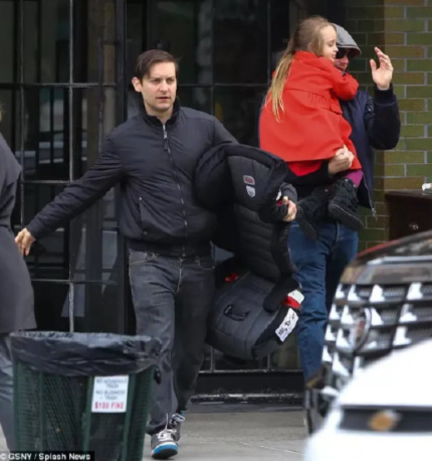 手拉手一起中年发福，这对地表颜值最强cp是商量好的么？休闲区蓝鸢梦想 - Www.slyday.coM