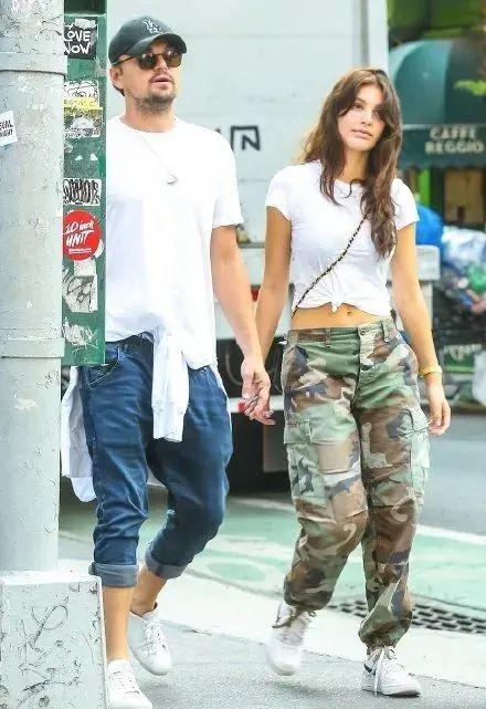 手拉手一起中年发福，这对地表颜值最强cp是商量好的么？休闲区蓝鸢梦想 - Www.slyday.coM