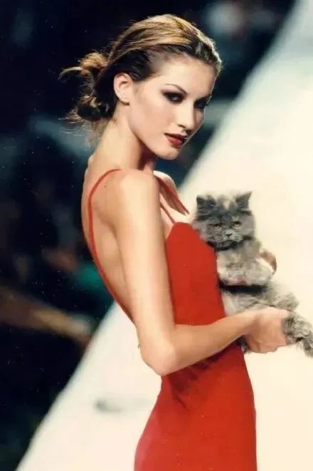 手拉手一起中年发福，这对地表颜值最强cp是商量好的么？休闲区蓝鸢梦想 - Www.slyday.coM