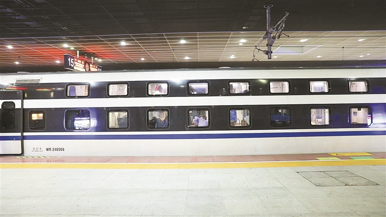 双层卧铺动车组深圳首发