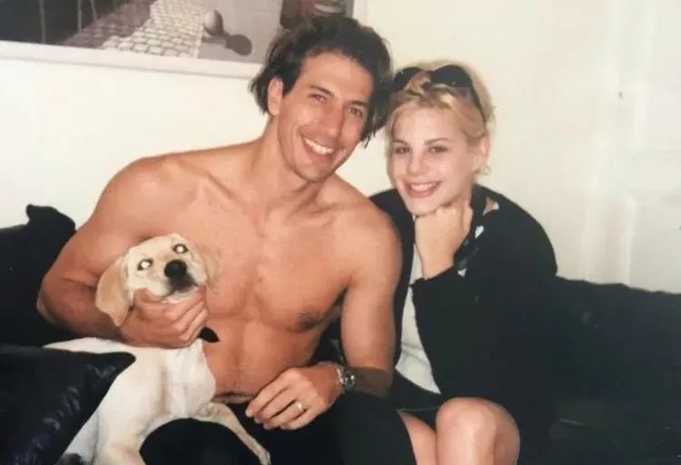 手拉手一起中年发福，这对地表颜值最强cp是商量好的么？休闲区蓝鸢梦想 - Www.slyday.coM