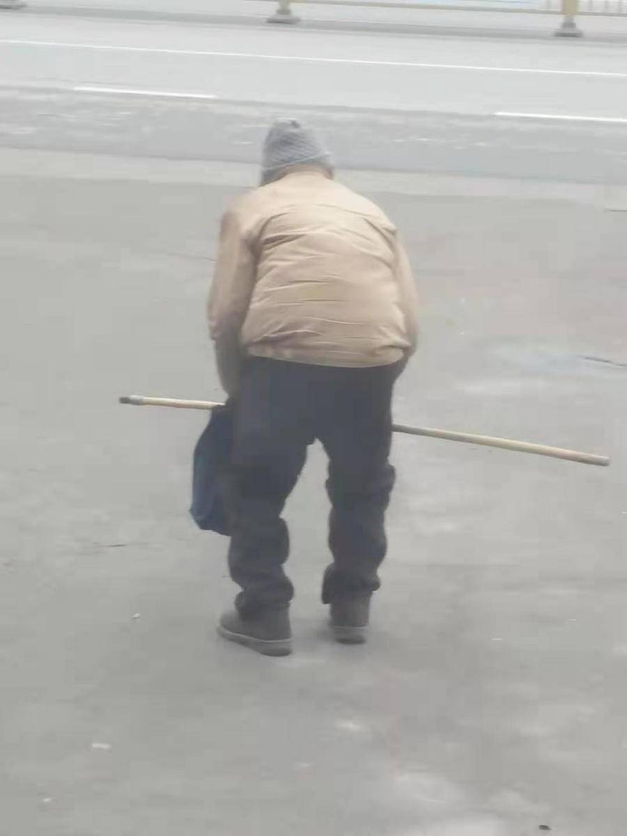 青未了|买解酒药的驼背老人|解酒药|驼背|天国_新浪新闻