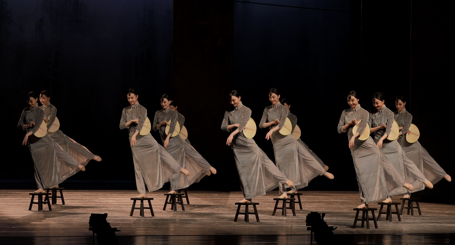 演满400场舞剧永不消逝的电波4月再拉驻演大幕