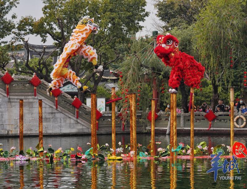 图集现实版雄狮少年上演宝墨园举行水上醒狮表演