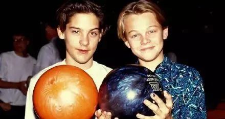 手拉手一起中年发福，这对地表颜值最强cp是商量好的么？休闲区蓝鸢梦想 - Www.slyday.coM