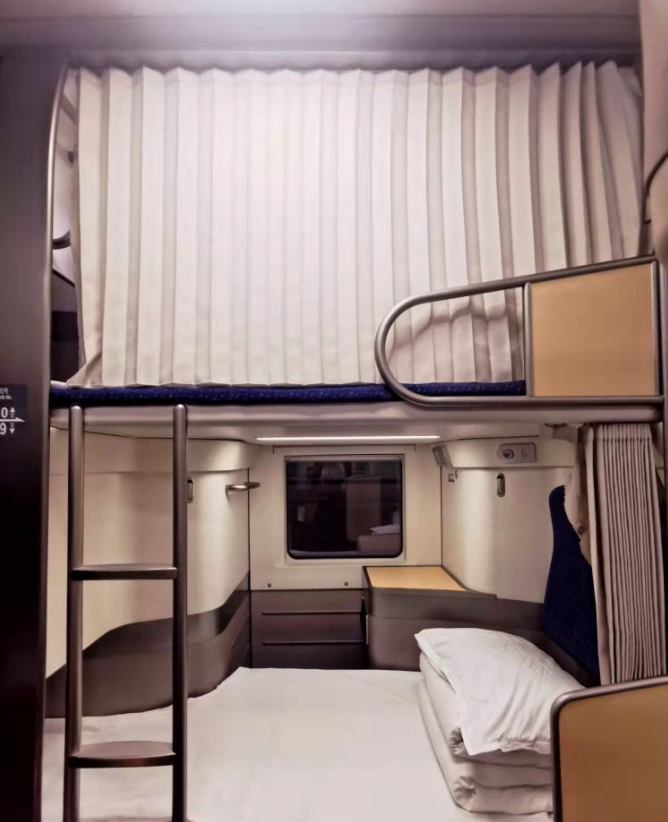 双层卧铺高铁亮相深圳春运不再担心面对面尬聊