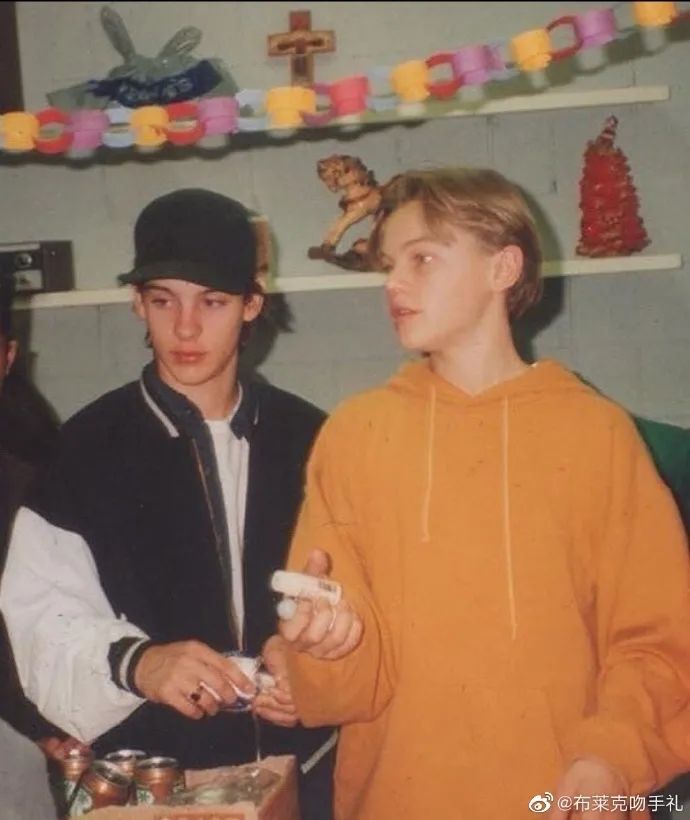 手拉手一起中年发福，这对地表颜值最强cp是商量好的么？休闲区蓝鸢梦想 - Www.slyday.coM