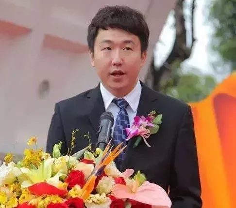 小儿子peter xu的职务为恒大地产集团副总裁兼高科技集团常务副总裁