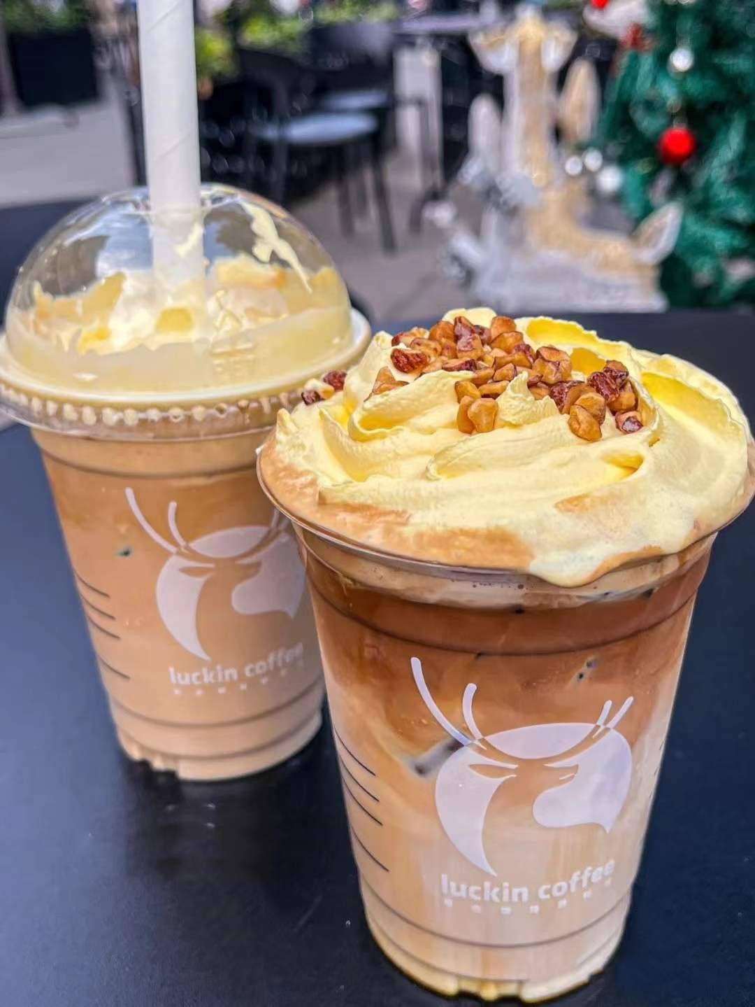 先来杯虎年嗷呜丝绒拿铁拉进距离,醇香滋味,鎏金外观更添好运祝福