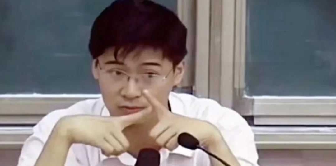 年轻时的罗翔罗翔是一个相信命运的人.