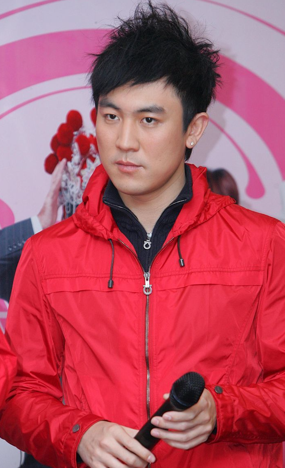 tvb视帝谭俊彦身价大涨,赴内地拍戏片酬600万,林夏薇表示羡慕