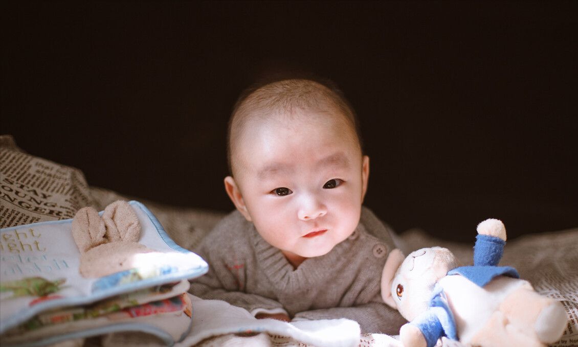 宝宝出现打头、摇头,家长不要慌,教你正确应对娃“自虐”行为休闲区蓝鸢梦想 - Www.slyday.coM 宝宝出现打头、摇头,家长不要慌,教你正确应对娃“自虐”行为休闲区蓝鸢梦想 - Www.slyday.coM