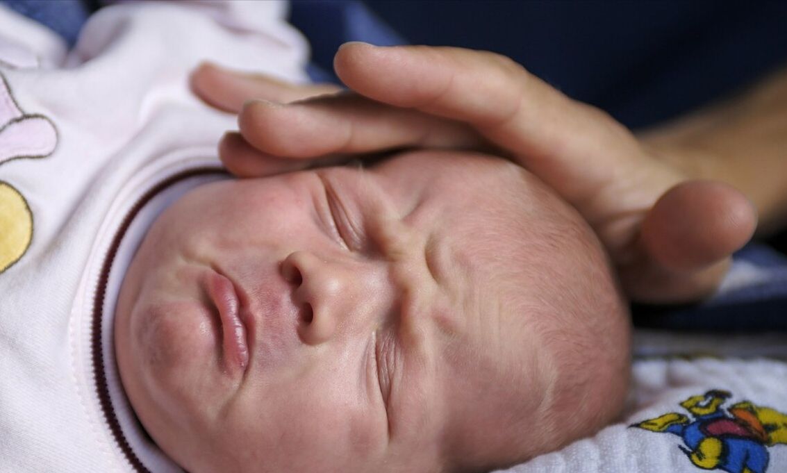 宝宝出现打头、摇头,家长不要慌,教你正确应对娃“自虐”行为休闲区蓝鸢梦想 - Www.slyday.coM 宝宝出现打头、摇头,家长不要慌,教你正确应对娃“自虐”行为休闲区蓝鸢梦想 - Www.slyday.coM