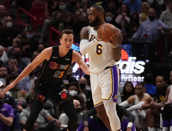 詹姆斯当选票王:都说岁月催人老,但真正的强者,又何尝饶过岁月休闲区蓝鸢梦想 - Www.slyday.coM 詹姆斯当选票王:都说岁月催人老,但真正的强者,又何尝饶过岁月休闲区蓝鸢梦想 - Www.slyday.coM