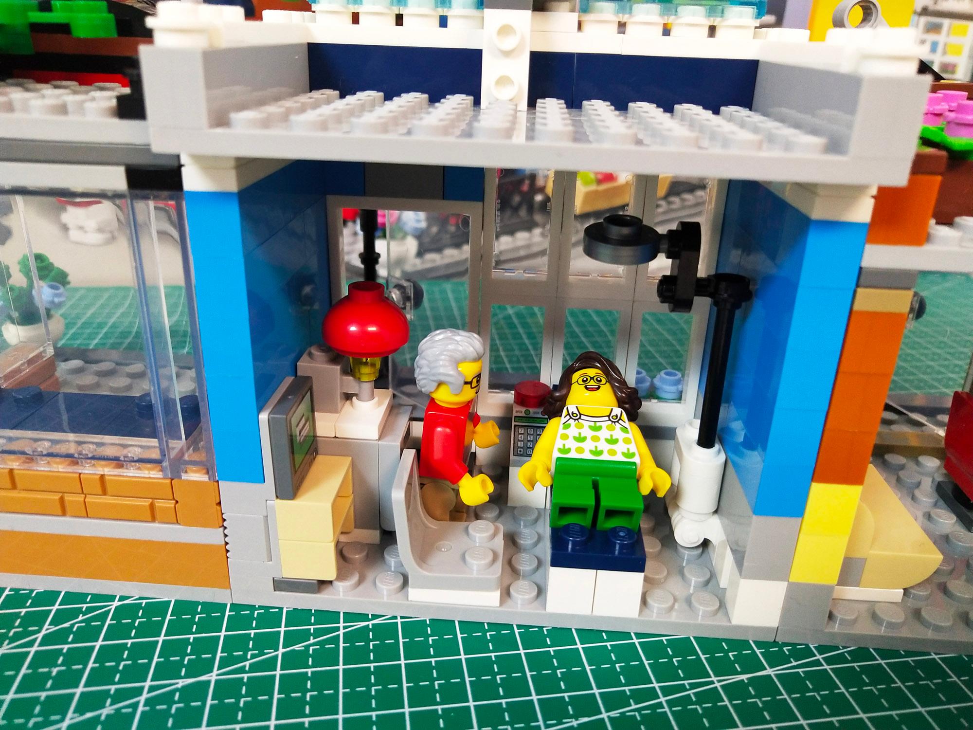 乐高创意百变31097创意三合一宠物店与咖啡厅排楼